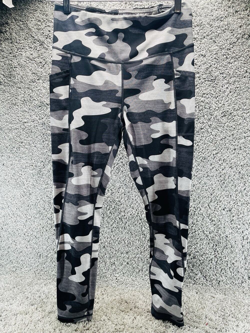 Reebok Camo Print Leggings Womens Gray Black Large Athletic Wear Soft Pull On
